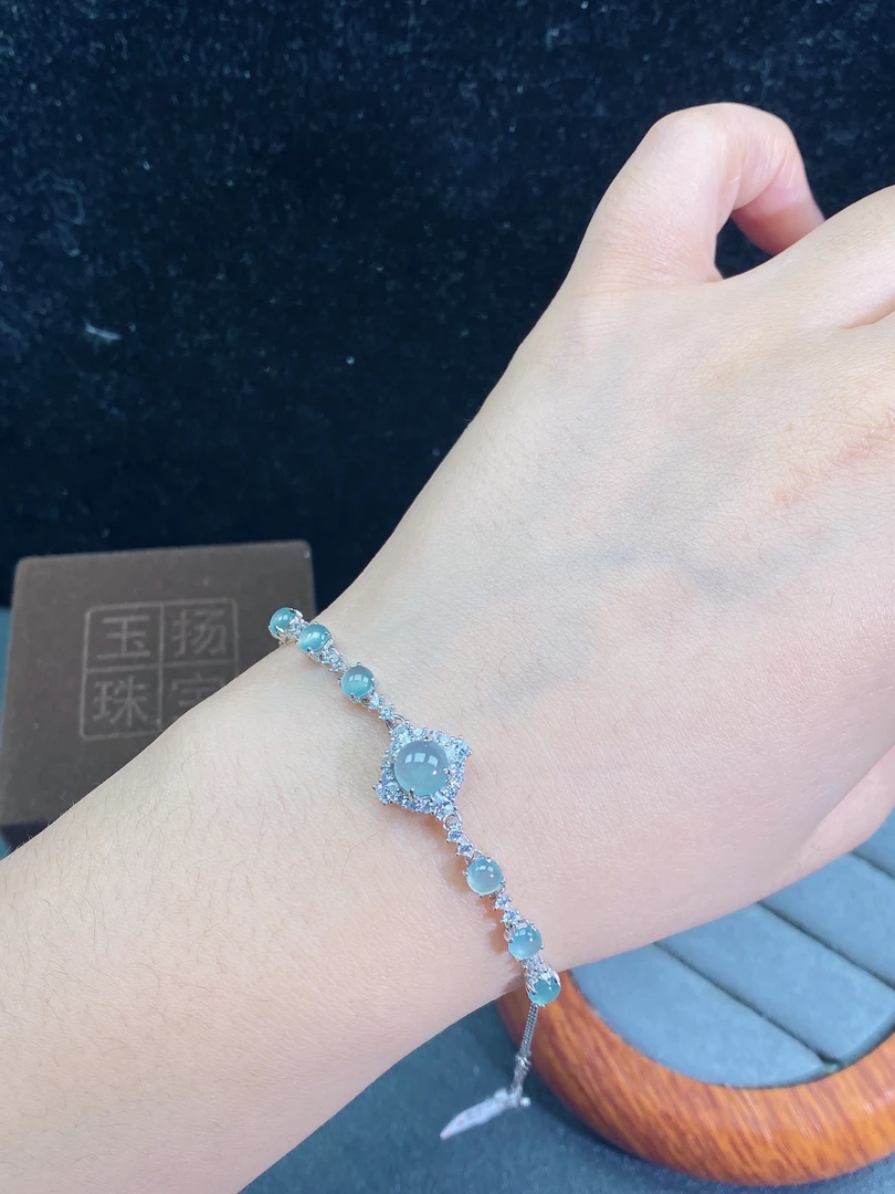 天然翡翠A货蓝冰时尚又百搭设计款手链通体S925银镶嵌