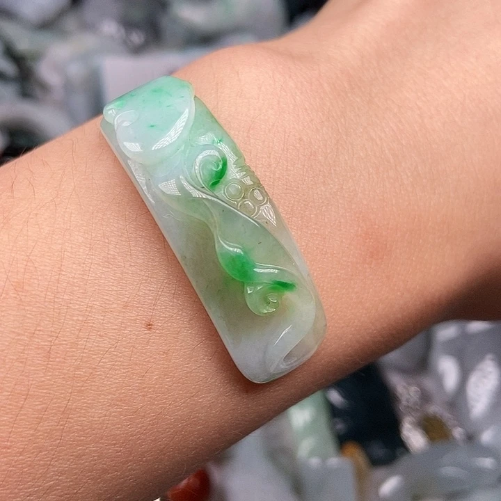 未镶嵌挂件翡翠?****翡翠