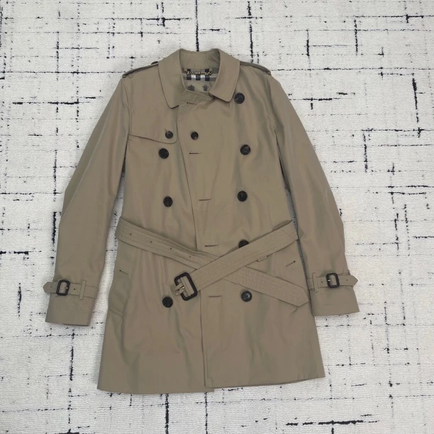 99新 BURBERRY/博柏利 卡其色经典双排扣中长款风衣 46码 1359