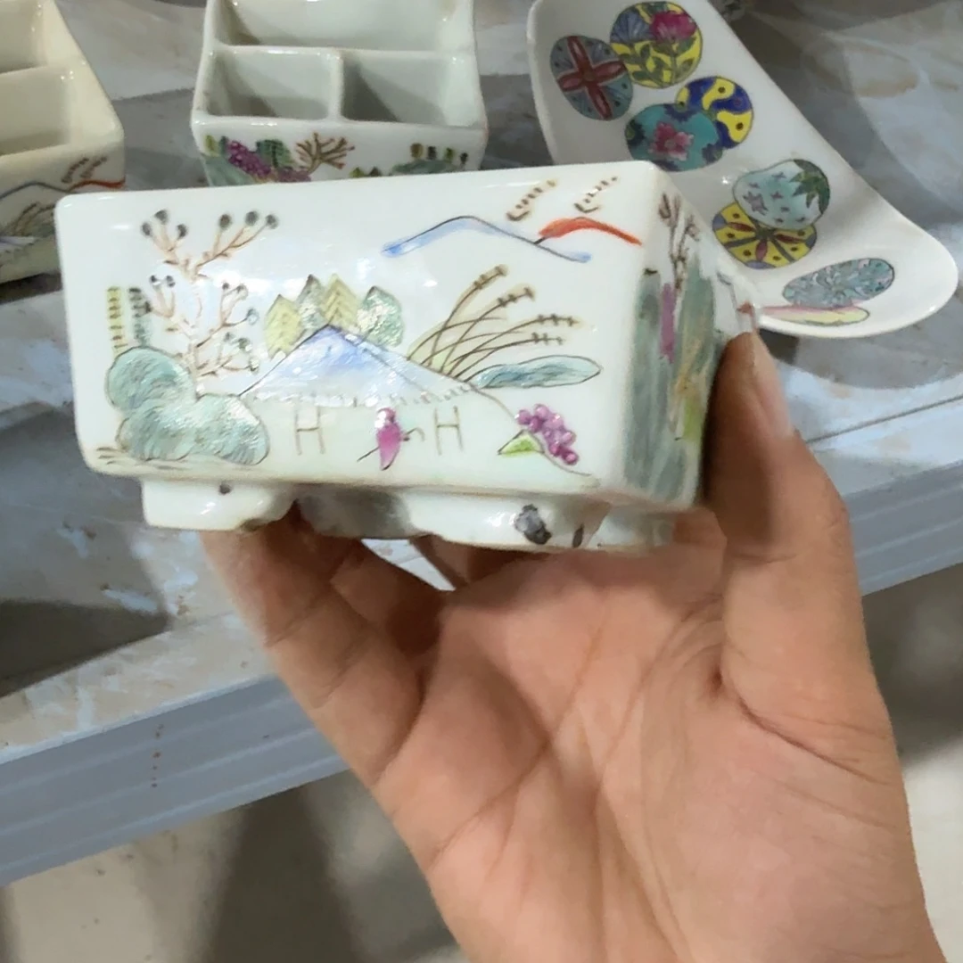 瓷片摆件的事情是在哪的