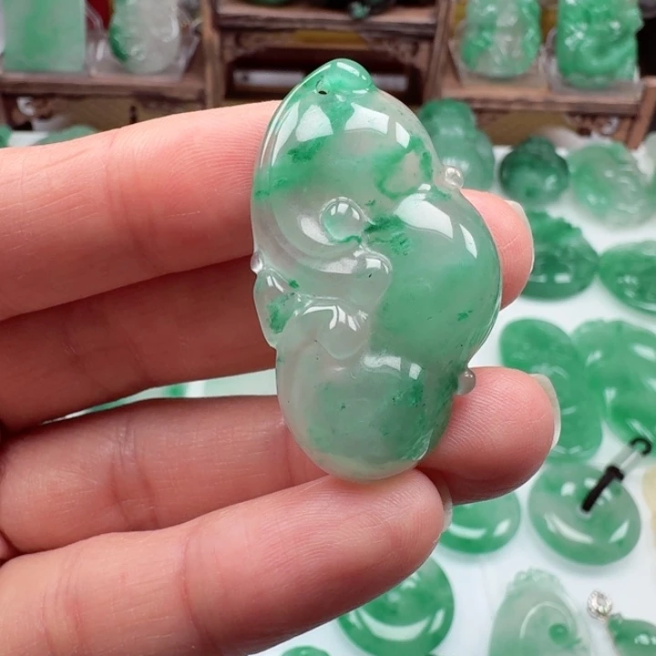 颈饰未镶嵌石英质玉