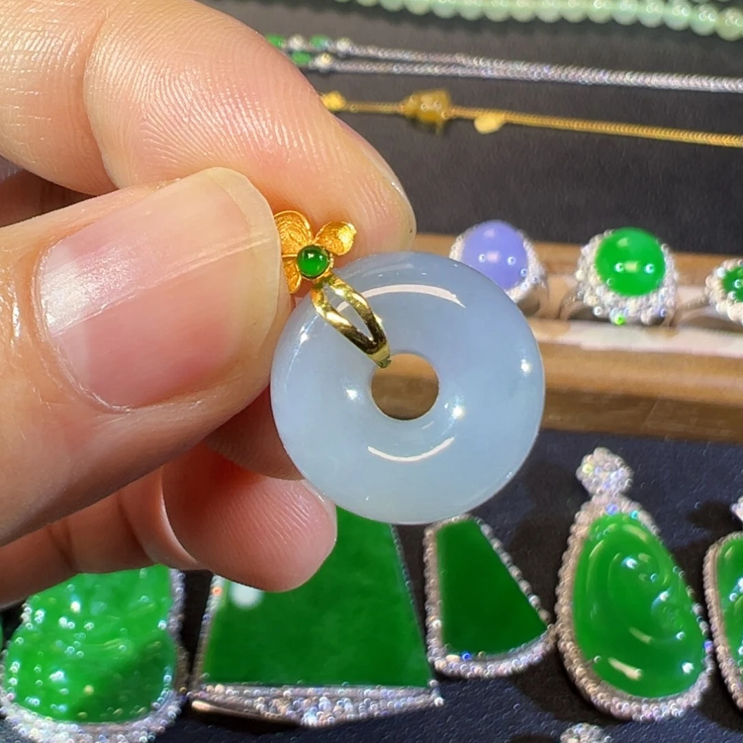 翡翠18K金镶嵌颈饰