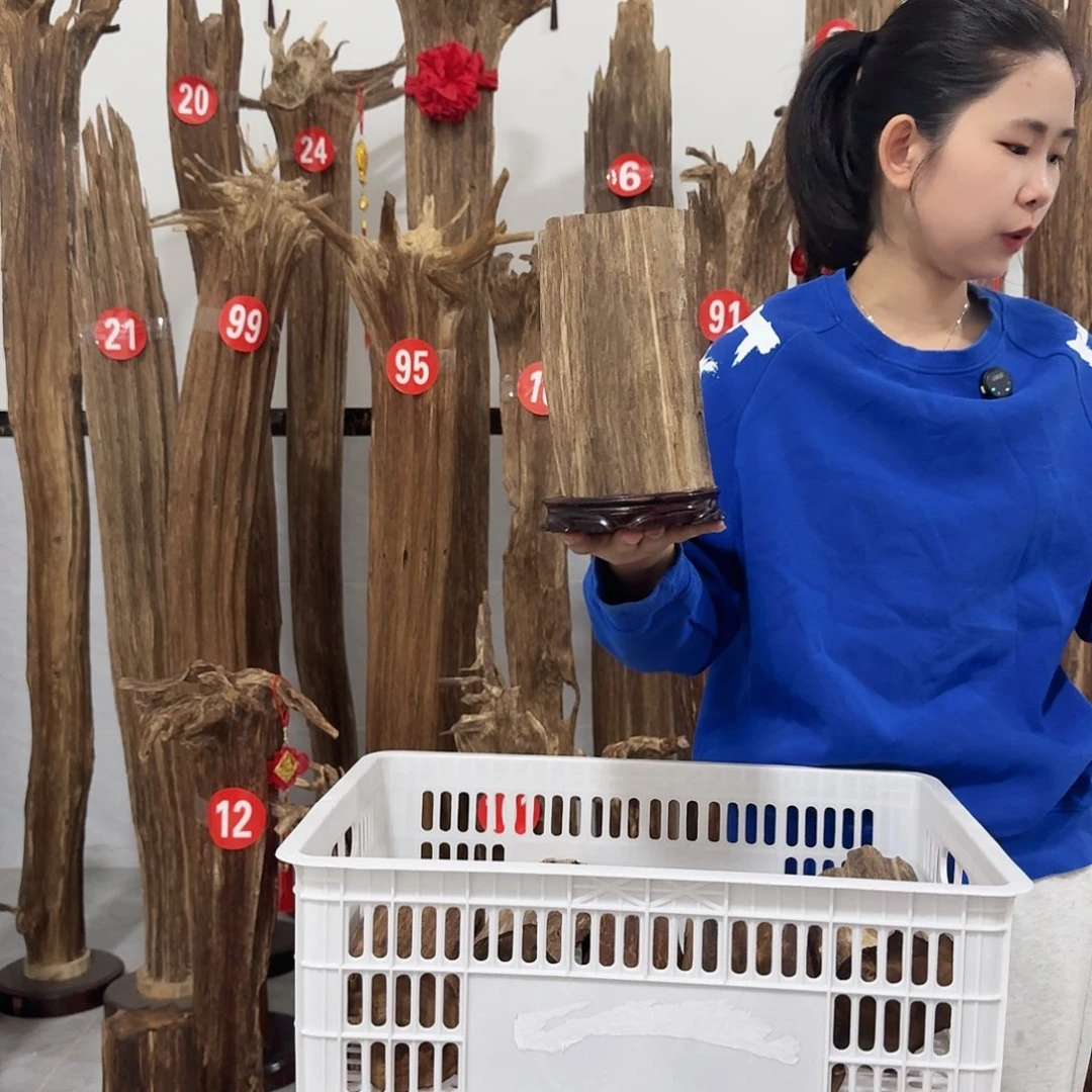 沉香碎屑沉香原材料