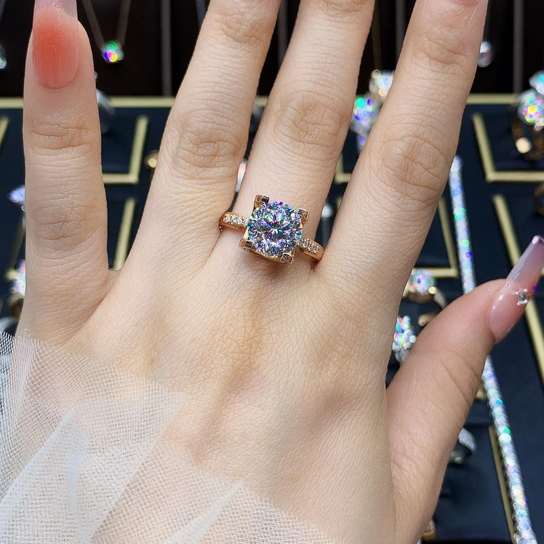 戒指/指环18K金镶嵌合成碳硅石（莫桑石）你**婆