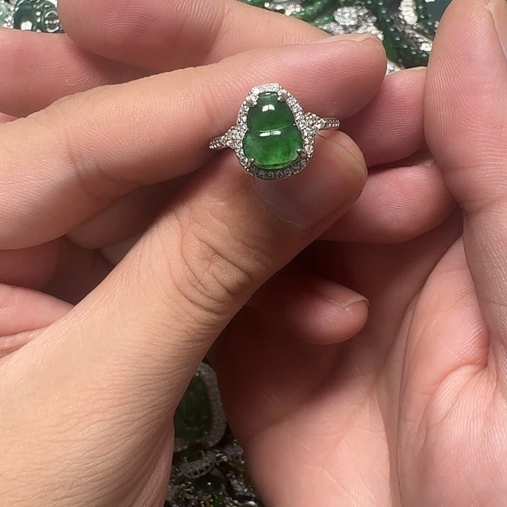 翡翠未镶嵌颈饰天然A货翡翠放漏