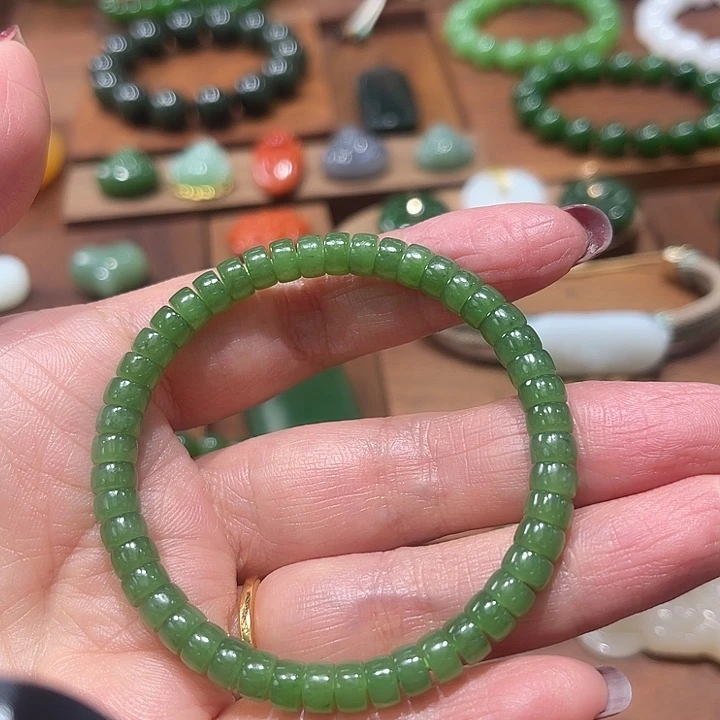 茜***姐和田玉未镶嵌手串