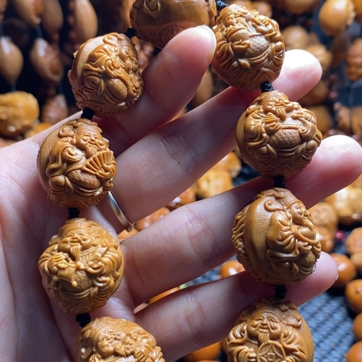 吊坠橄榄核浮雕龙财神