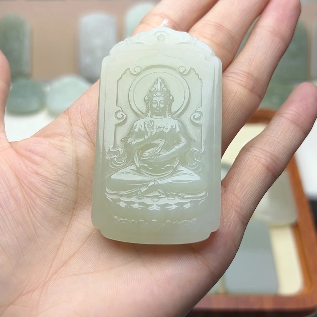 皮***妹颈饰未镶嵌和田玉