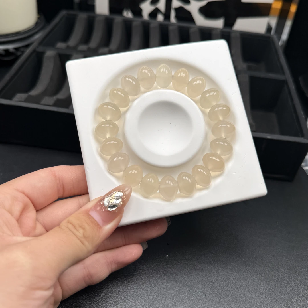 卡13暖调白冰算盘玛瑙手串