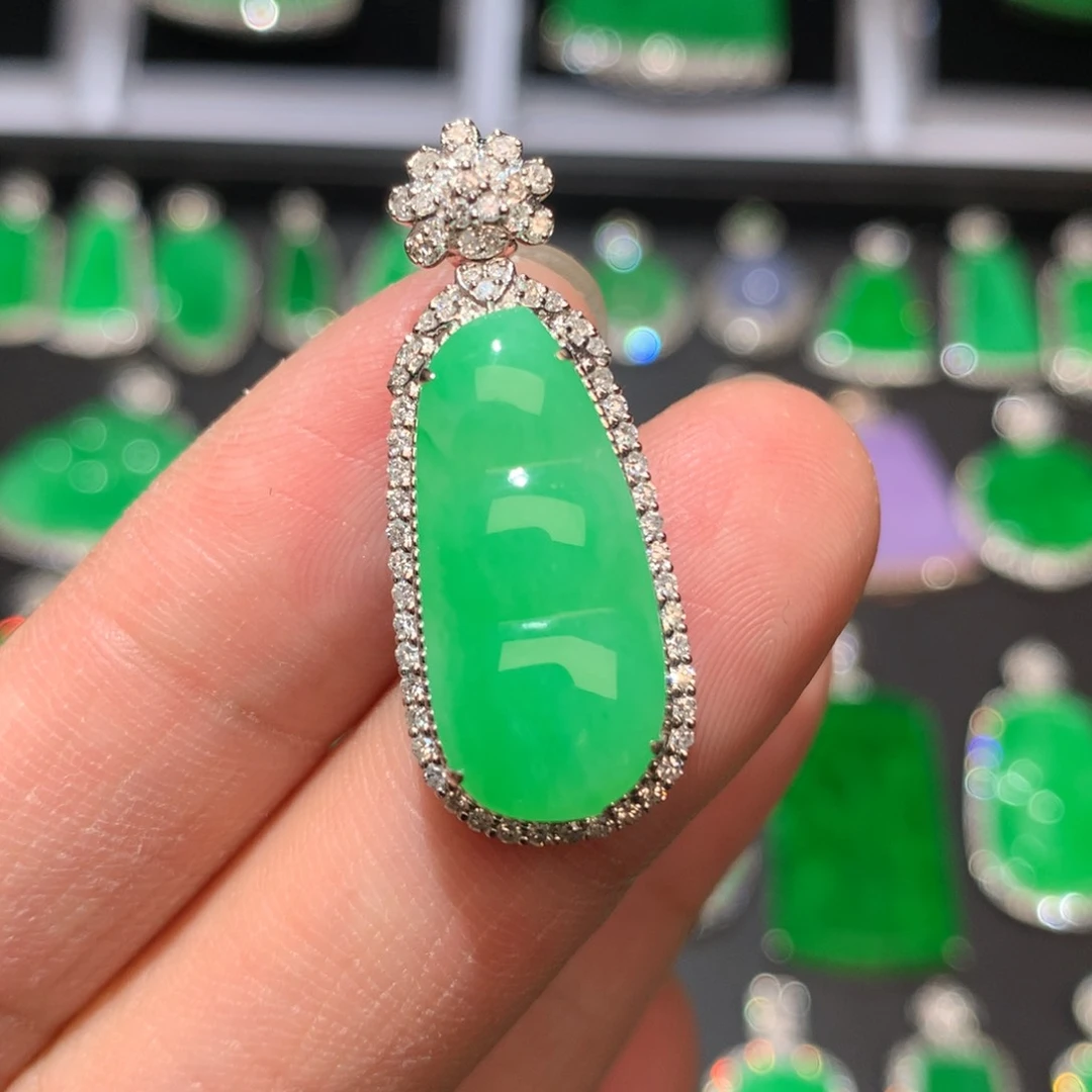 翡翠颈饰18K金镶嵌翡翠