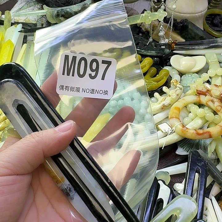 蔚***儿蛇纹石玉合金发饰