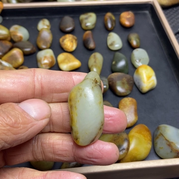 永***恒和田玉（糖玉）未镶嵌珠宝奇石