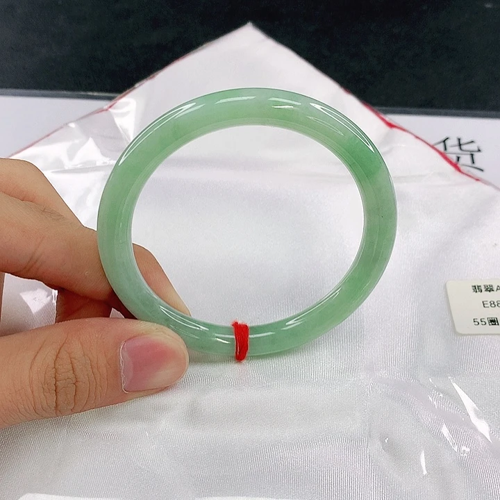 翡翠未镶嵌手镯圈55。8012