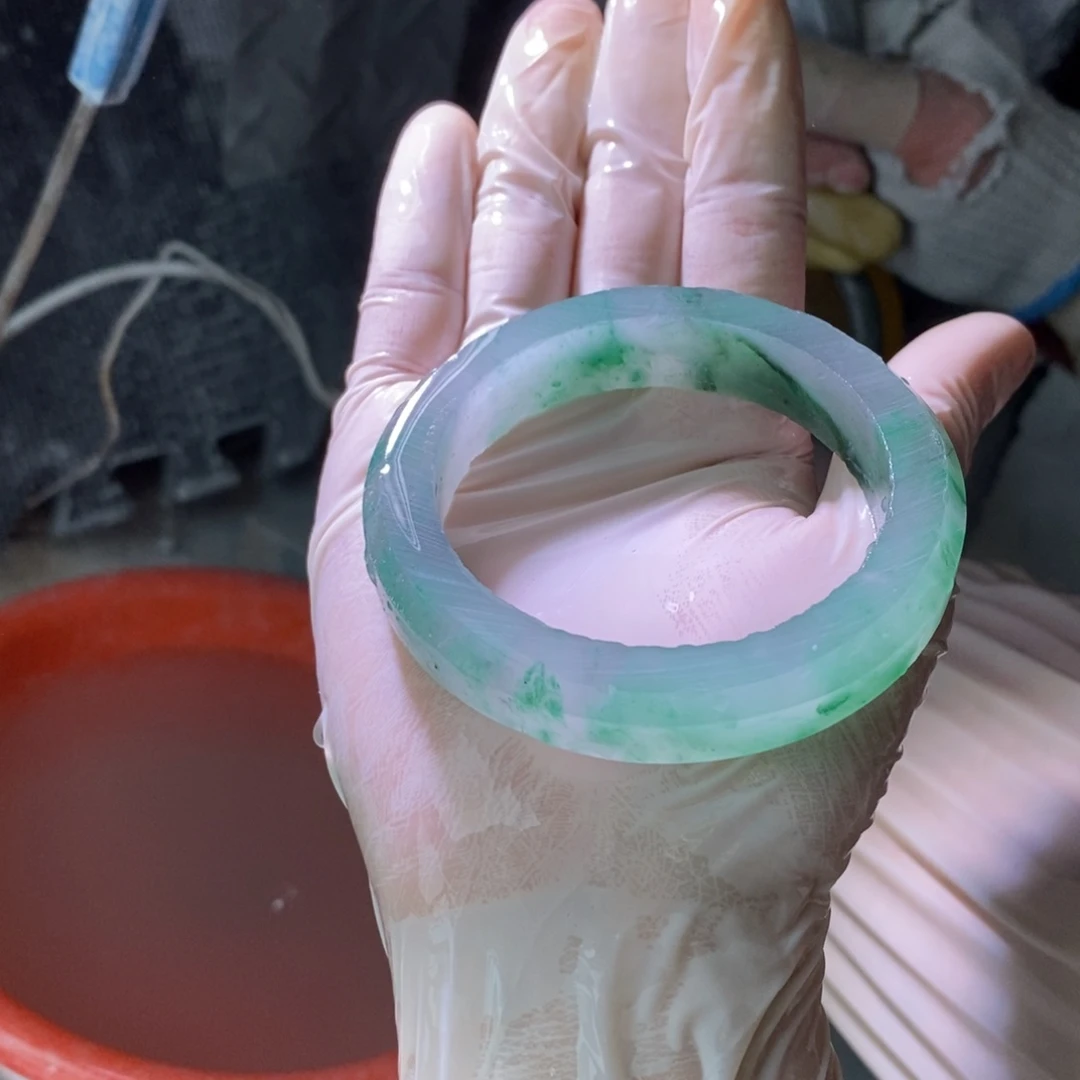 明***哦石英质玉（非洲翠）未镶嵌手镯定制