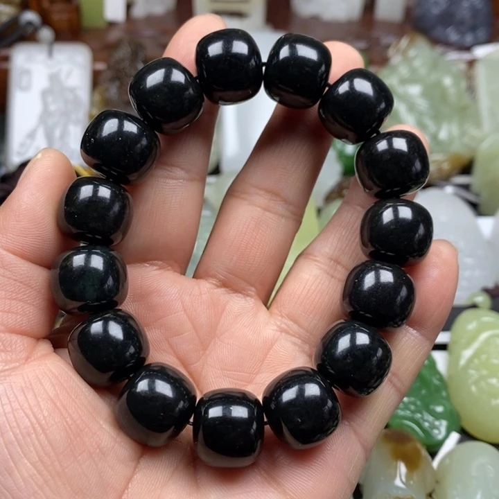 和田玉颈饰未镶嵌卡***铭