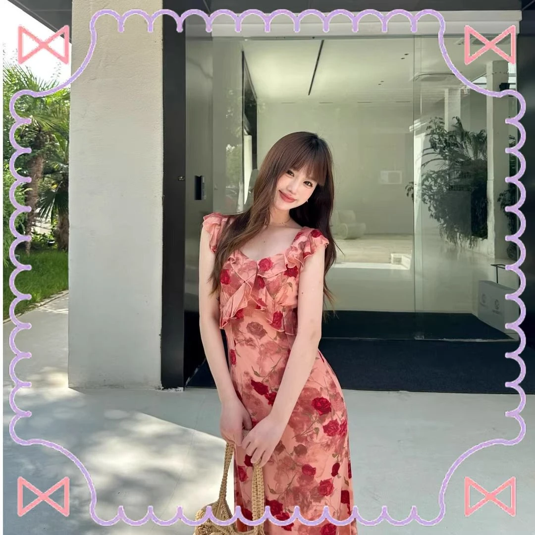 2025夏季新款气质法式粉色碎花吊带飞飞袖收腰显瘦女约会穿搭