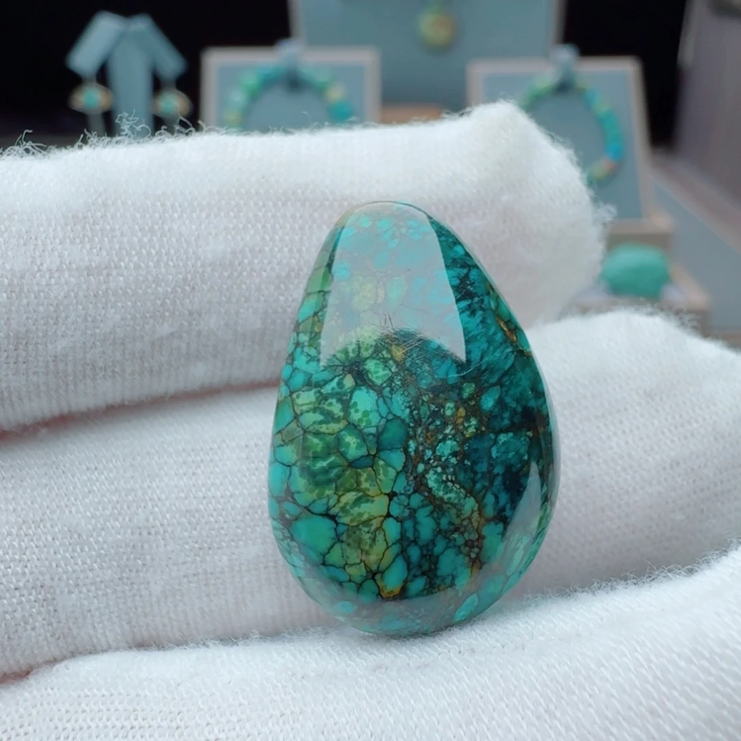 绿松石未镶嵌颈饰