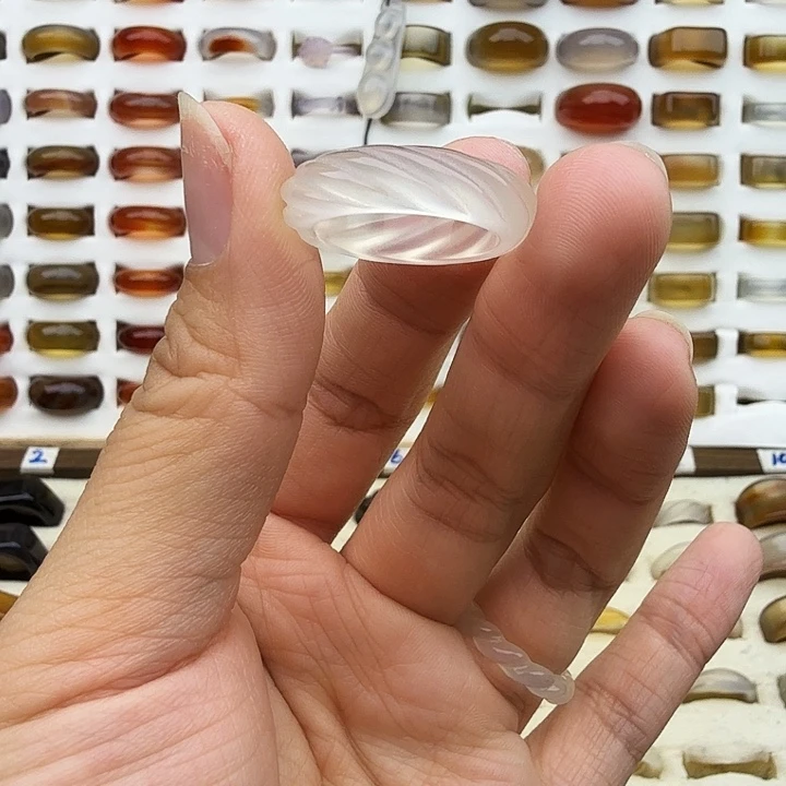 玛瑙/玉髓未镶嵌戒圈18/19圈微瑕福利不退换介意勿拍