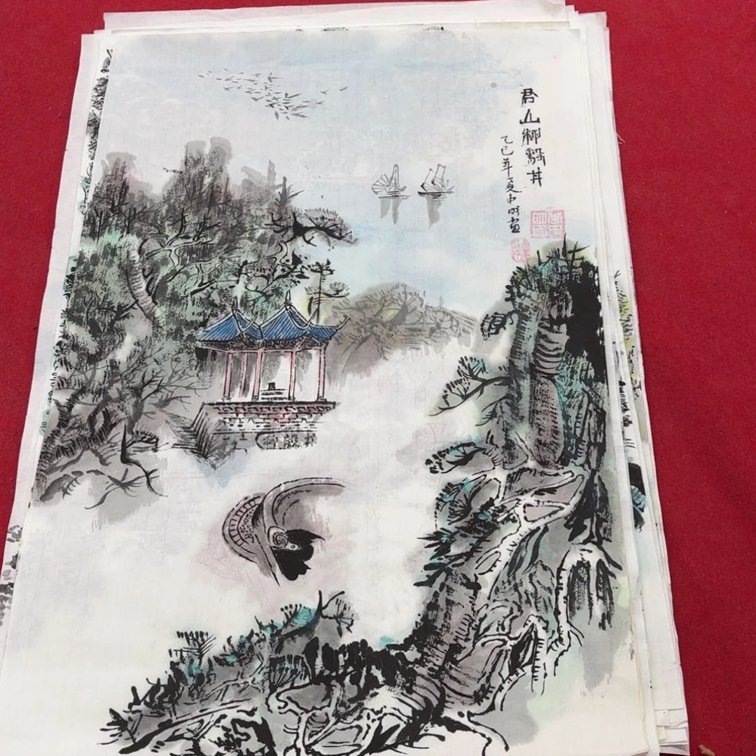 国画花鸟等图案为一体而成