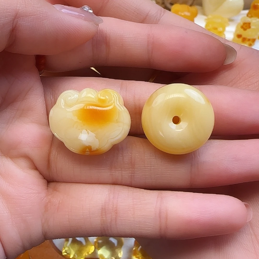 琥珀未镶嵌珠宝奇石越****?蜜蜡