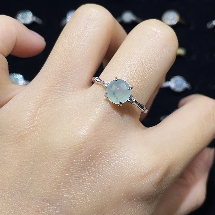 翡翠未镶嵌颈饰戒指