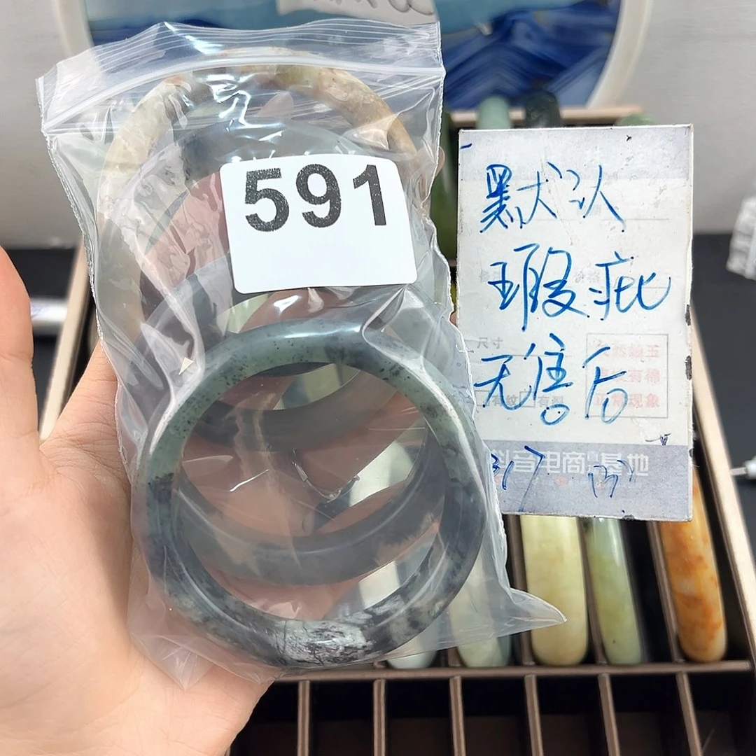 A***s蛇纹石玉未镶嵌颈饰