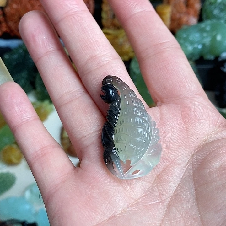 未镶嵌蛇纹石玉颈饰