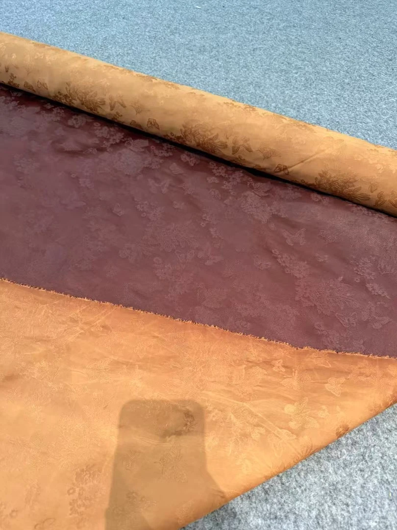 ka【莨丝智友】[蝴蝶花] 古法小重缎提花带罗孔红云纱0.5米 lxz1195