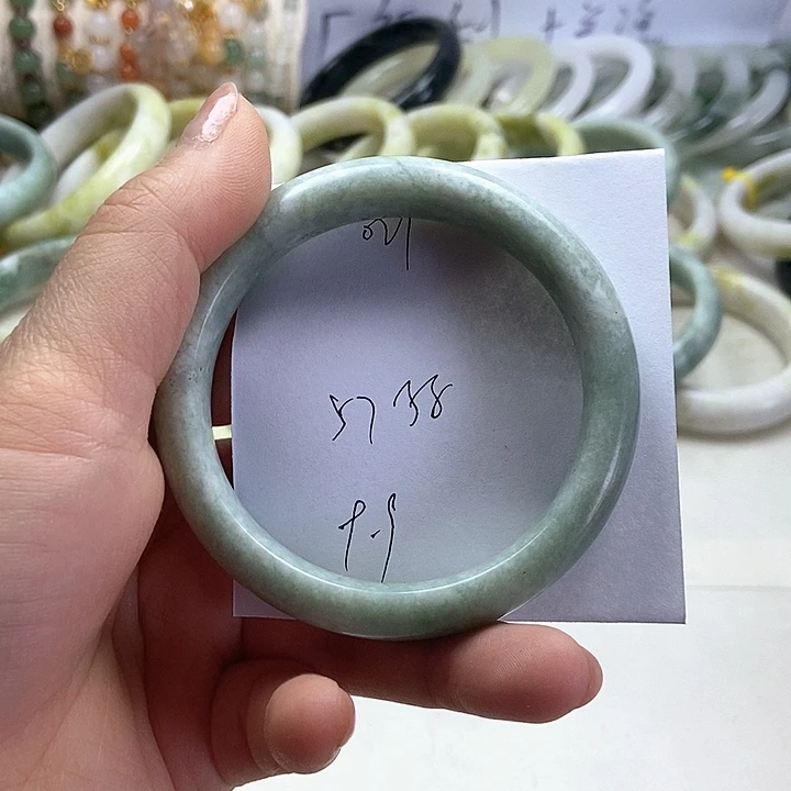 石英岩玉手镯未镶嵌