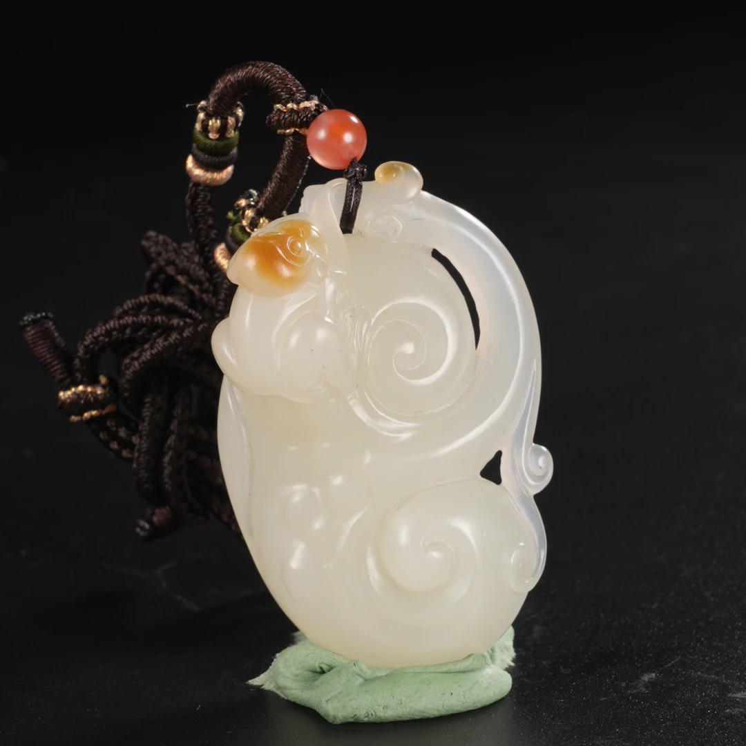 lot26和田玉糖白如意挂件/保利拍卖