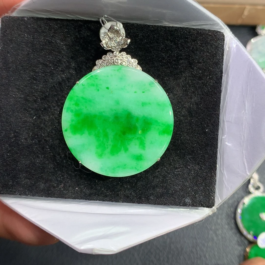 翡翠吊坠(赠链)18K金镶嵌