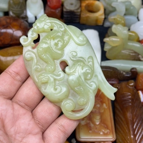 蛇纹石玉未镶嵌颈饰100