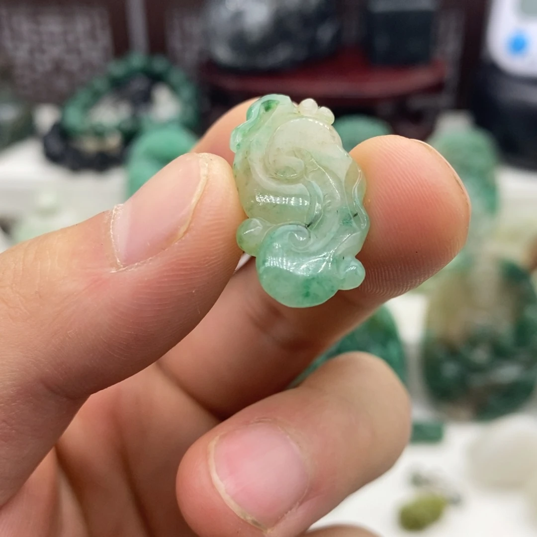 独山玉未镶嵌颈饰