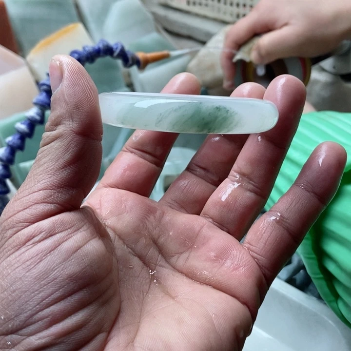 石英质玉手镯未镶嵌提***。加工定制