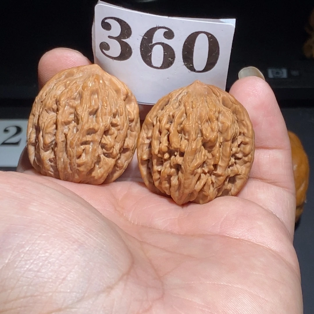 文玩核桃吊坠虎头33