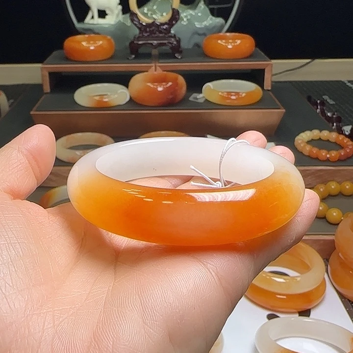 你***土石英质玉（黄龙玉）合金手镯