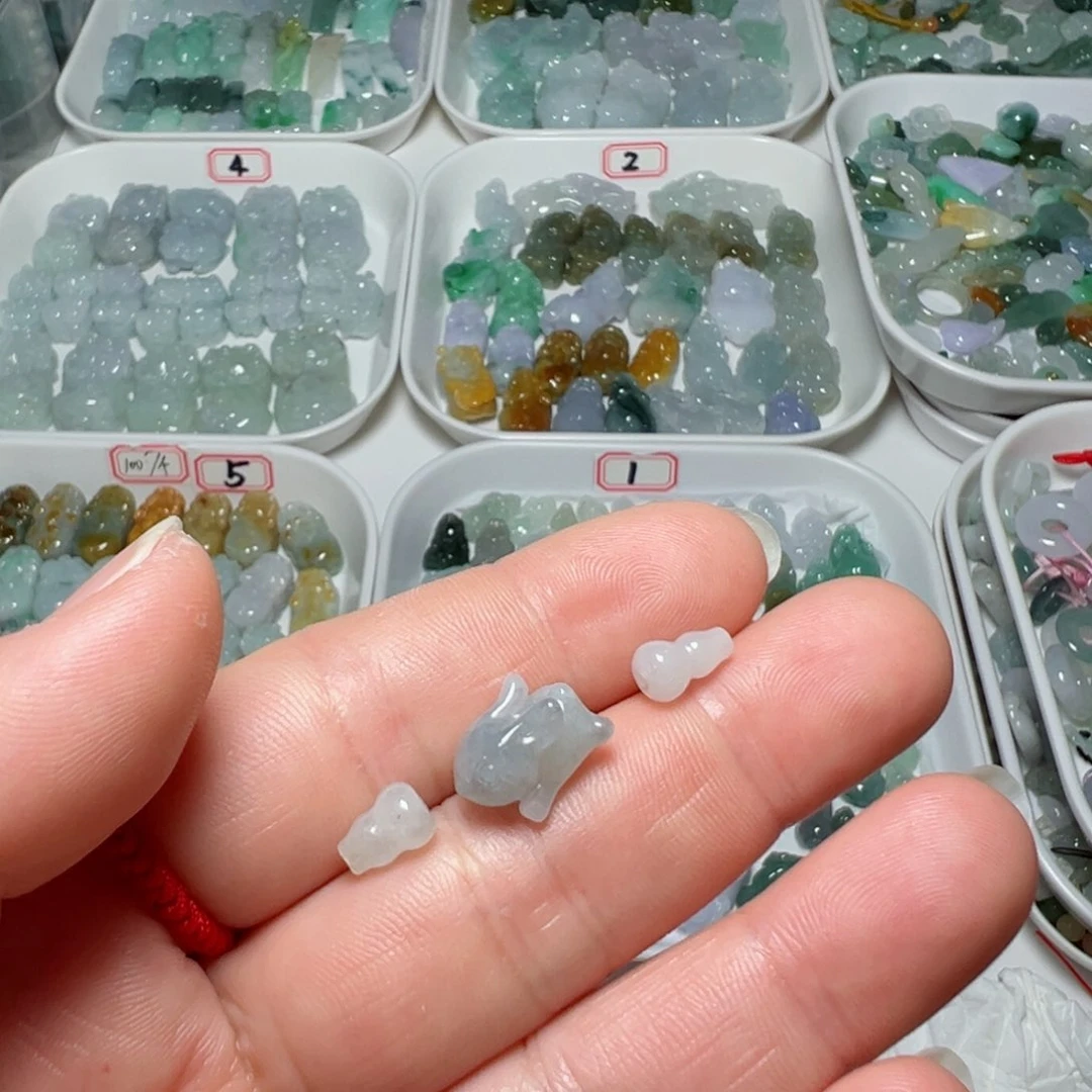 翡翠颈饰未镶嵌西***几通孔兔子葫芦三个58块