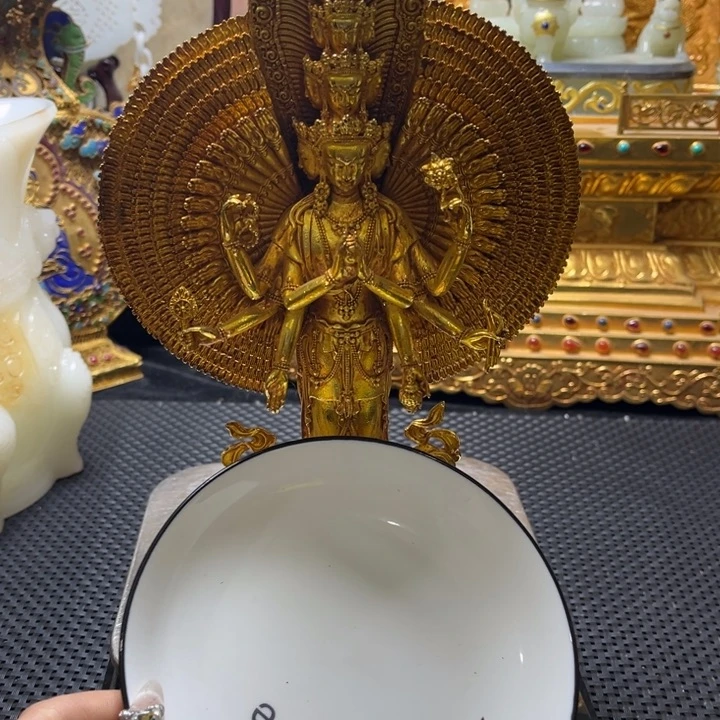 摆件夜**花瓷器的造型也