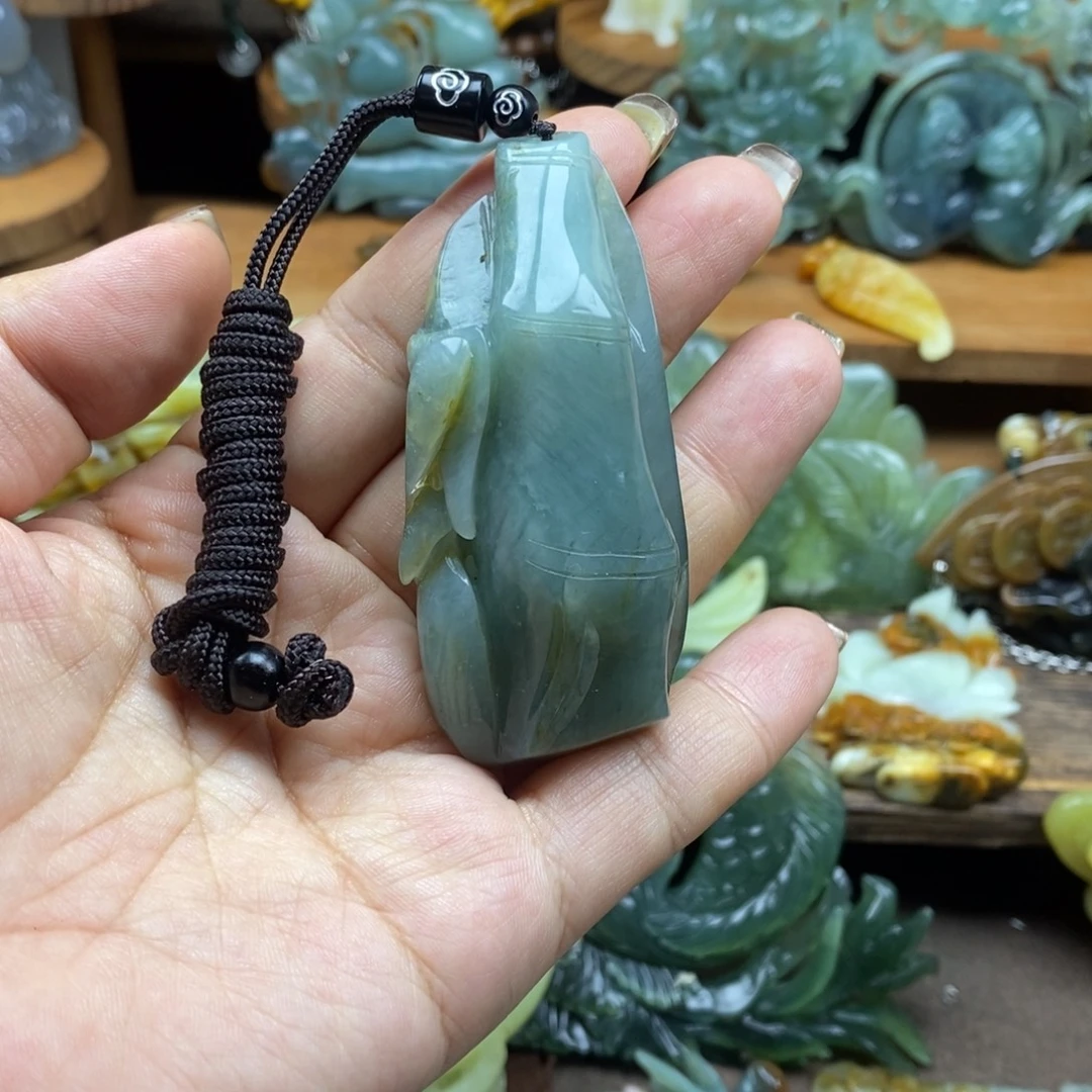 岫玉未镶嵌吊坠(赠链)微瑕