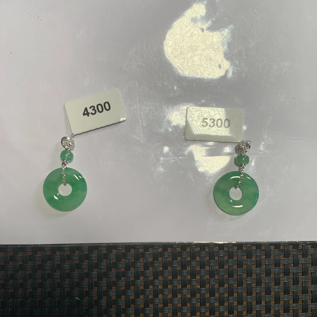 翡翠A货18K金镶嵌甜甜圈多样性发货，发一件515