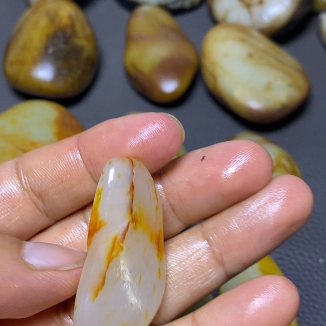 未镶嵌和田玉（糖玉）挂件