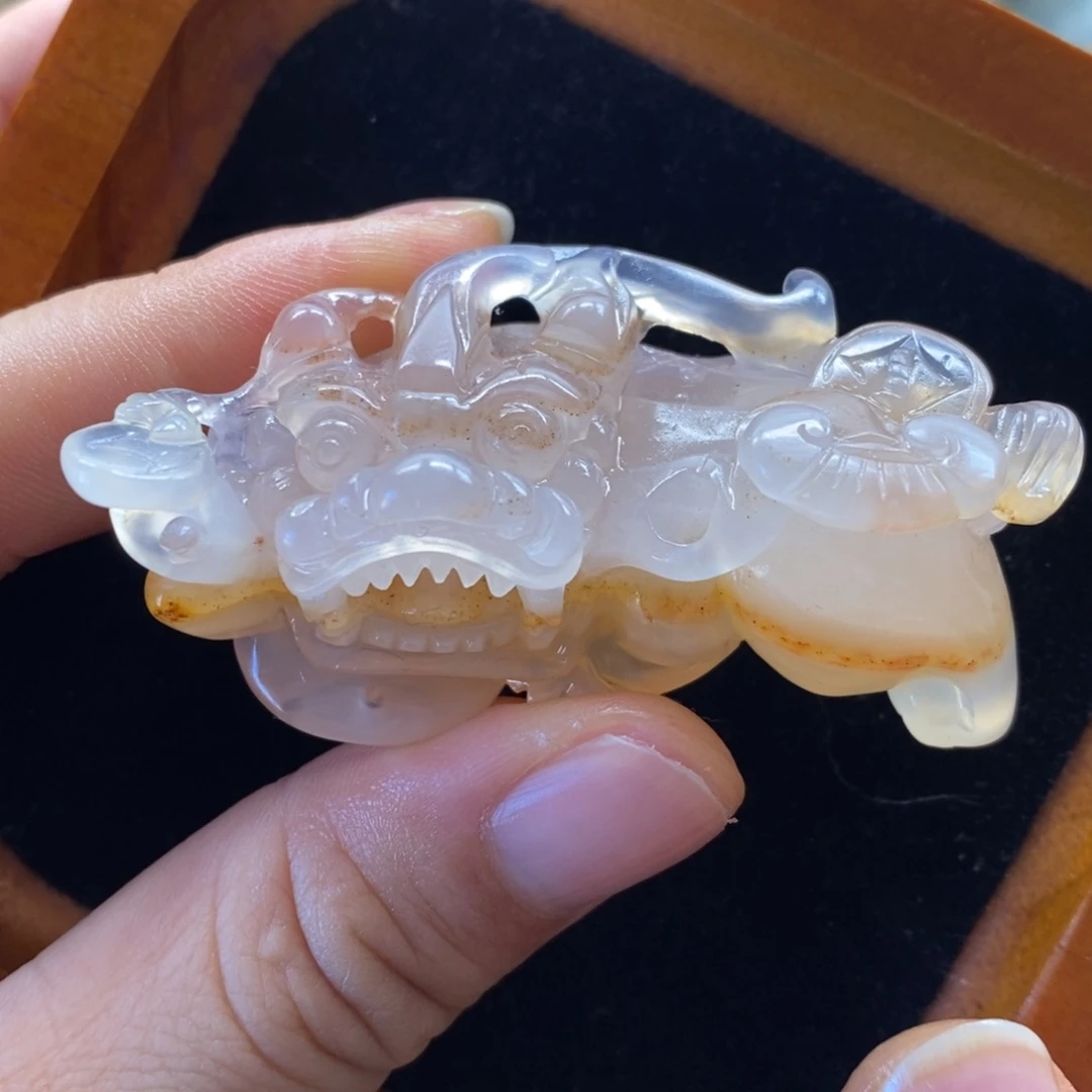 石英质玉（黄龙玉）颈饰未镶嵌