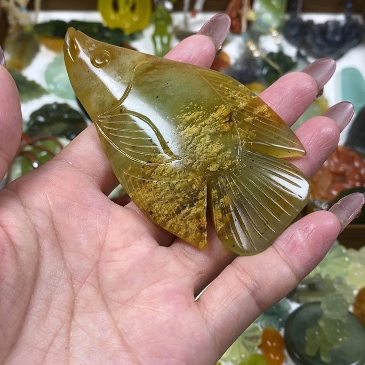 未镶嵌蛇纹石玉吊坠