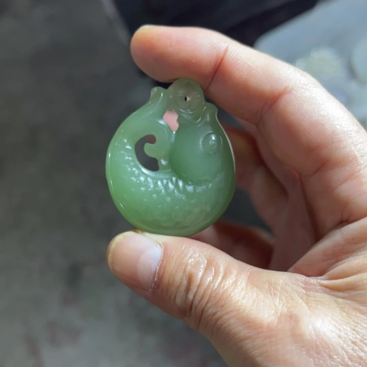 石英质玉未镶嵌颈饰