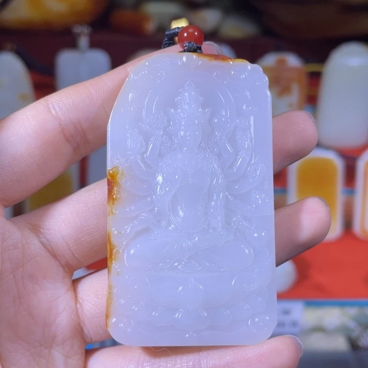 和田玉挂件未镶嵌人***。