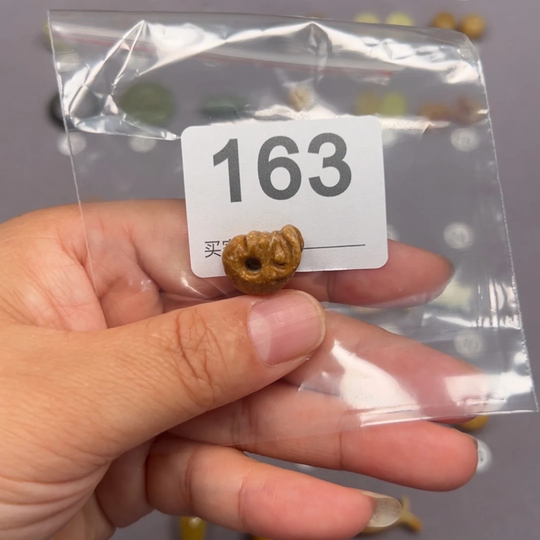 蛇纹石玉未镶嵌颈饰牛***冰微瑕不退不换