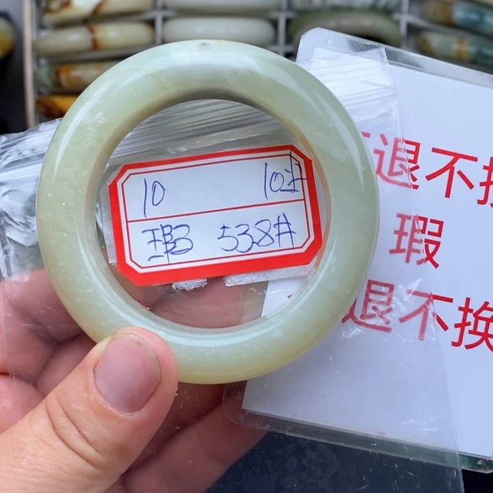 未镶嵌蛇纹石玉颈饰