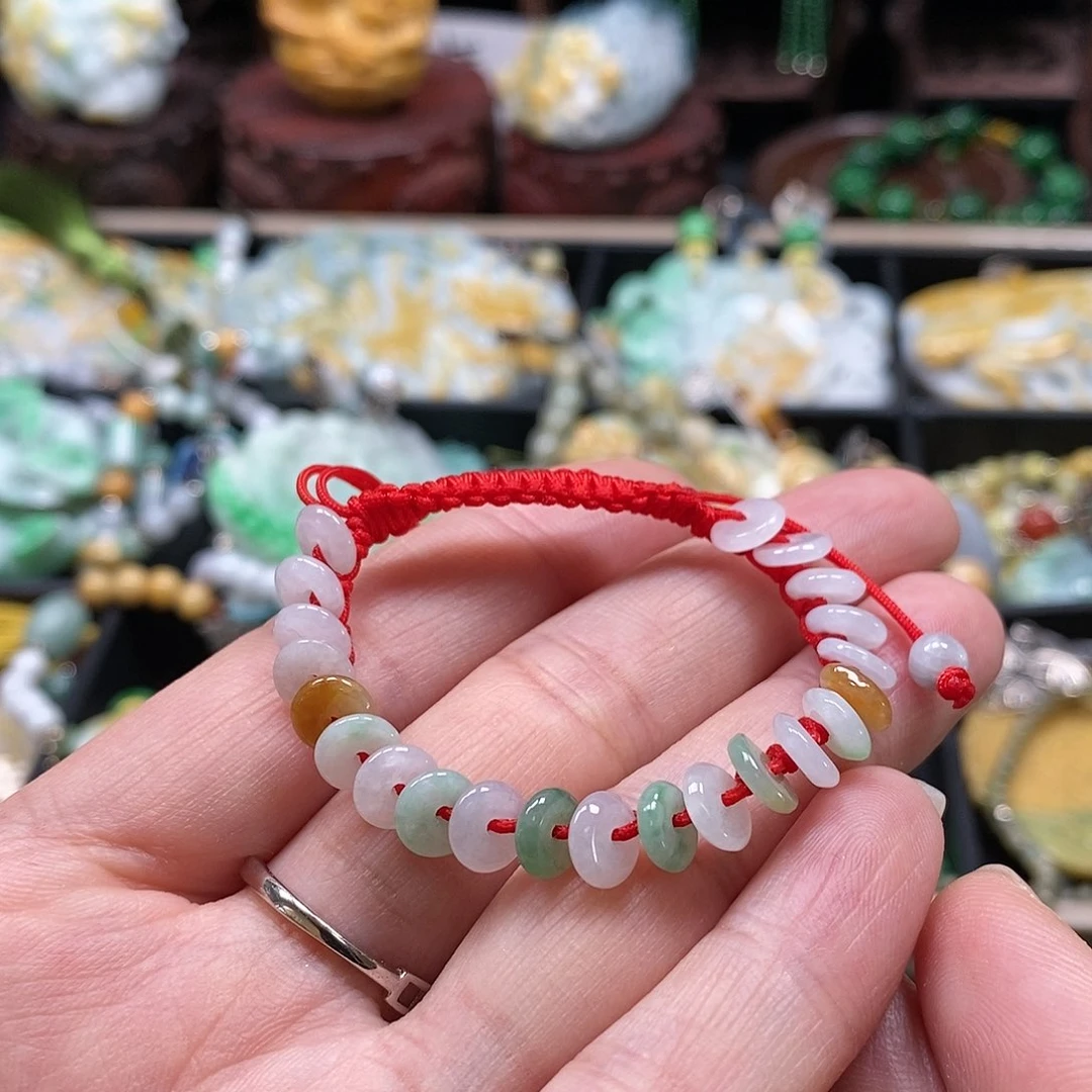 翡翠颈饰未镶嵌曲***?翡翠