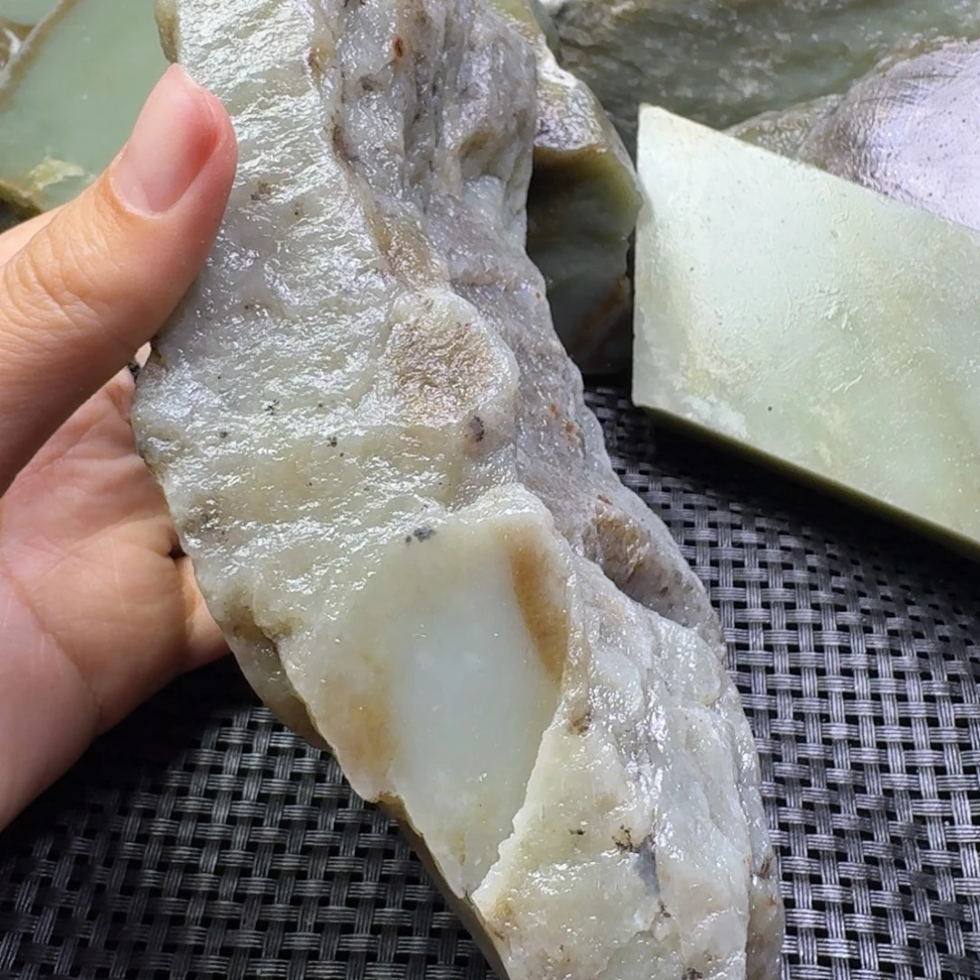 誉***球和田玉（糖玉）未镶嵌颈饰