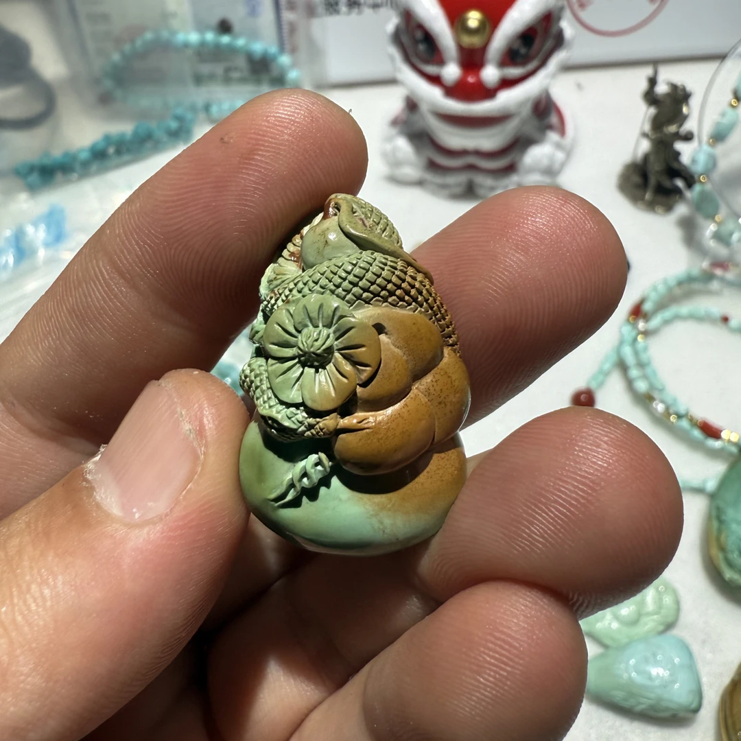 原矿绿松石春带彩福禄缠身
